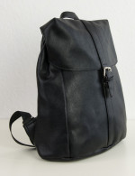 Γυναικείο μαύρο δερματίνη Back Pack με καπάκι CK5606Z