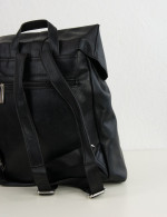 Γυναικείο μαύρο δερματίνη Back Pack με καπάκι CK5606Z